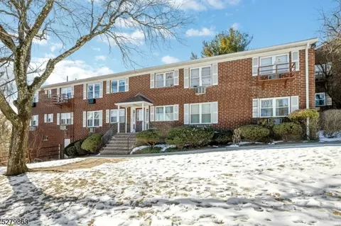 100 Pierson Miller Dr #8, Pompton Lakes, NJ 07442