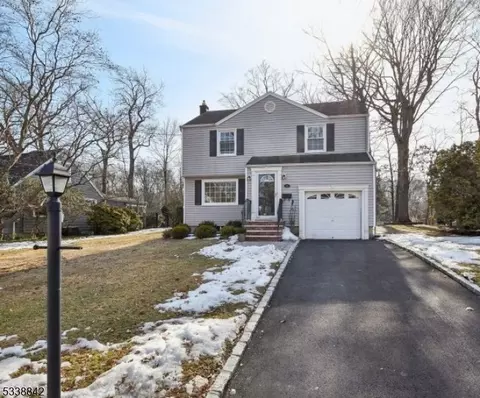 11 Brookside Ter, Cedar Grove, NJ 07009