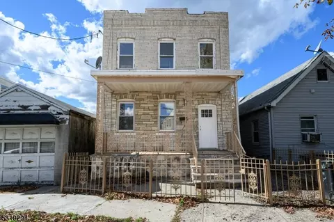 775 Central Pl, Perth Amboy, NJ 08861