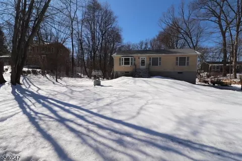 27 Longview Ln, Hamburg, NJ 07419