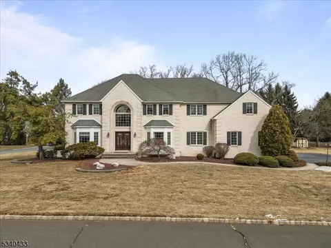 1 Phythian Ct, Franklin Twp, NJ 08873