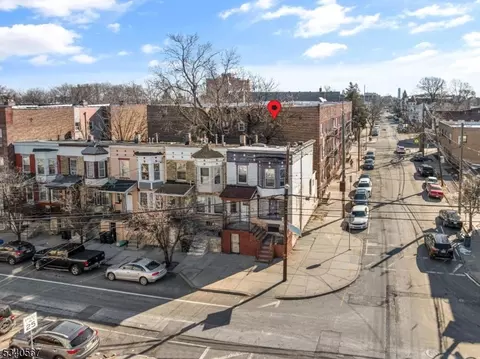 328 S 11th St, Newark, NJ 07103