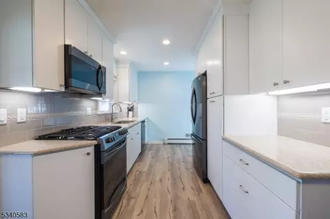 204 2nd St, Middlesex, NJ 08846