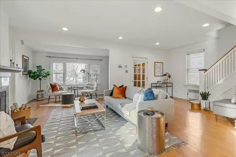 28 Comley Pl, Bloomfield, NJ 07003 photo 3