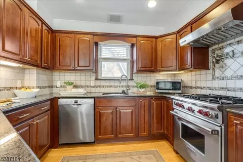 28 Comley Pl, Bloomfield, NJ 07003 photo 15