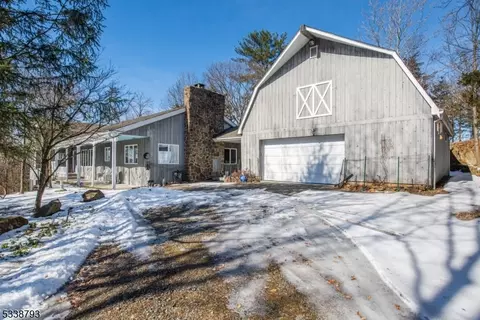 16 Peterson Rd, Wayne, NJ 07470 photo 2