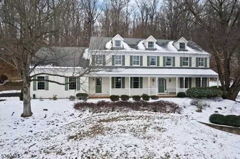23 Country Pl, Lebanon, NJ 08833