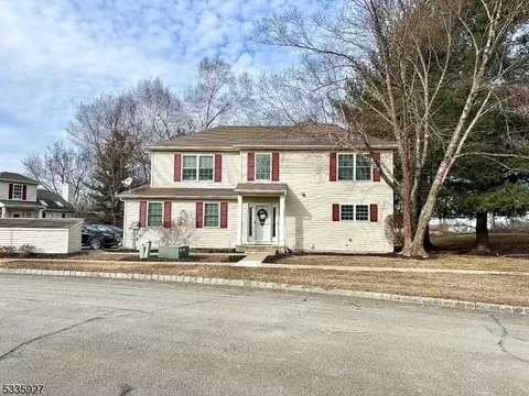 37 Colby Ct, Belvidere, NJ 07823