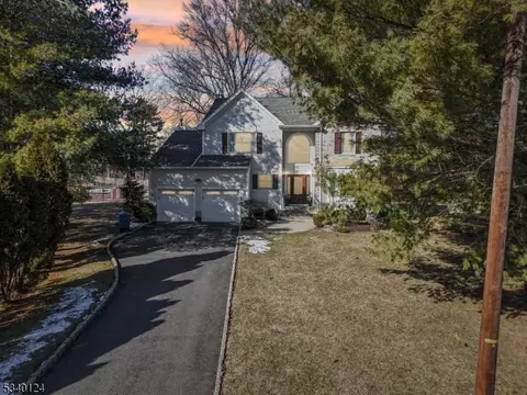 105 Hayes Ave, Clark, NJ 07066