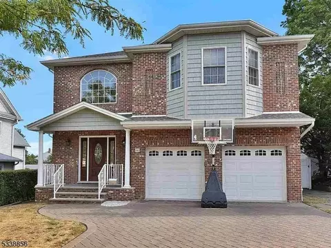 143 Washington Pl, Hasbrouck Heights, NJ 07604