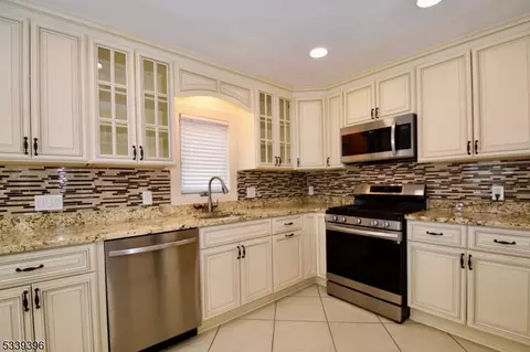366 Mountain Ave, Springfield, NJ 07081 photo 2