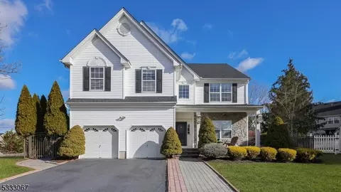 10 Noble Ct, Bridgewater, NJ 08807