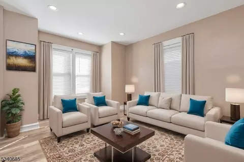 31 Warren Ave, Roselle Park, NJ 07204