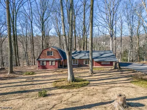 42 Fairview Dr, Flemington, NJ 08822