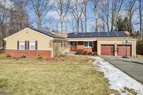 13 Deepdale Dr, Randolph, NJ 07869