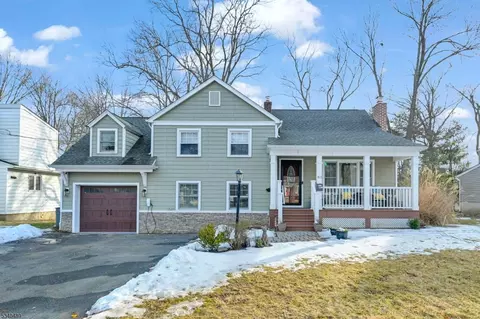 83 Belmont Dr, Livingston, NJ 07039