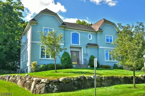 10 Rio Vista Dr, Mahwah, NJ 07430