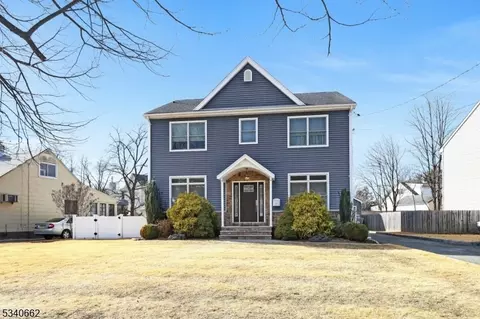 686 Newcomb Rd, Ridgewood, NJ 07450