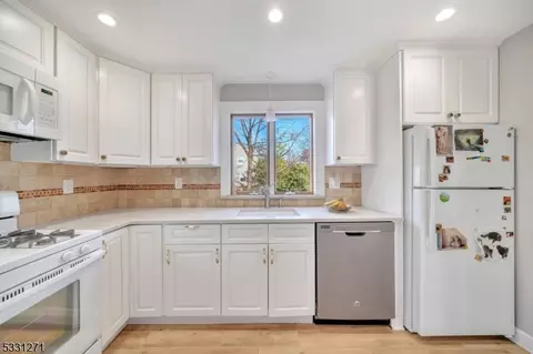 20 Dayton Ct, Springfield, NJ 07081 photo 4