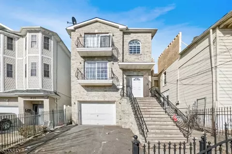 631 Hunterdon St, Newark, NJ 07108