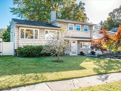 40 Cypress Dr, Woodbridge Twp, NJ 07067