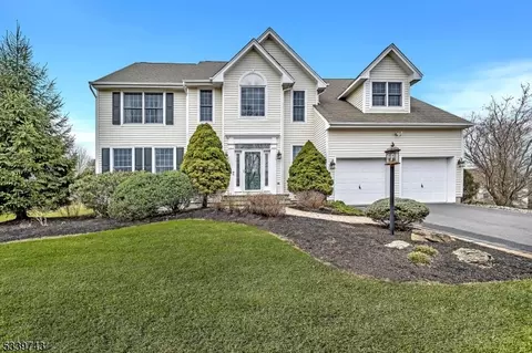 19 Heritage Hills Ct, Montgomery, NJ 08558