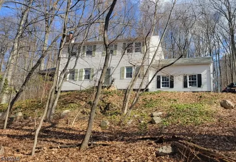 116 Old Farmers Rd, Washington Twp, NJ 07853