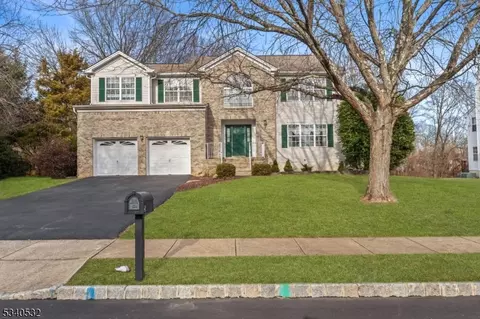 5 Stone Leigh Way, Franklin Twp, NJ 08873