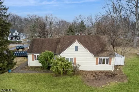 125 Lenox Ave, Green Brook, NJ 08812