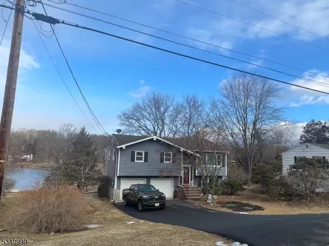 19 Shore Rd, Green Twp, NJ 07821