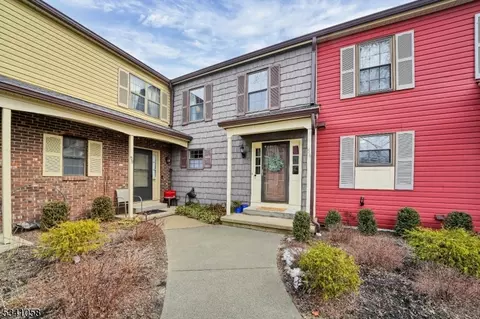 56 Duck Hawk Ct, Hackettstown, NJ 07840