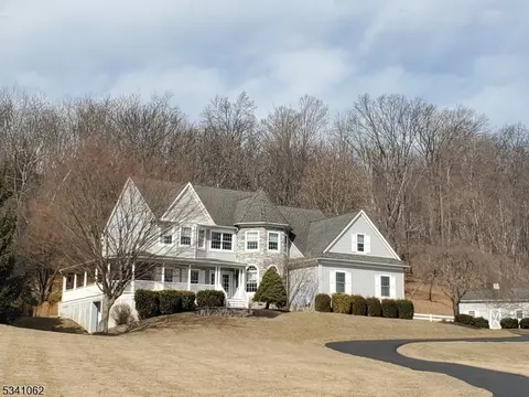 8 Bailey Farm Rd, Union Twp, NJ 08867