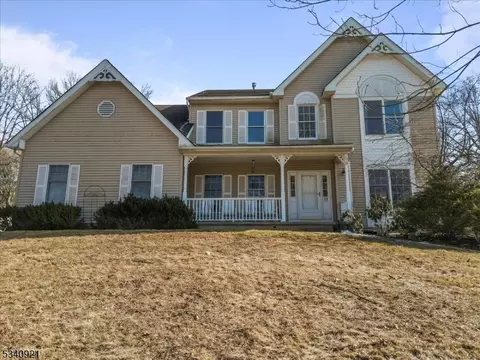 11 Baltusrol Ave, Washington, NJ 07882