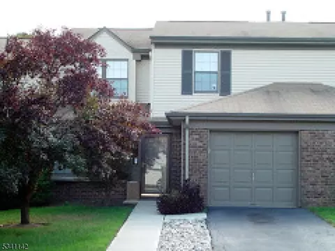 123 Hampton Ct, Franklin Twp, NJ 08873