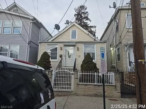 105 10th St, Passaic, NJ 07055