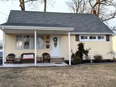 88 Longfellow Dr, Woodbridge Twp, NJ 07067