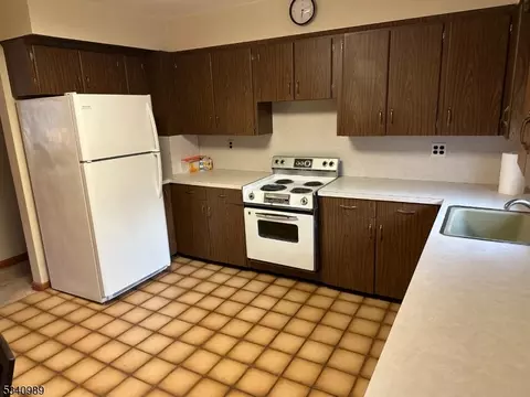 19 Leo Pl, Wayne, NJ 07470 photo 4