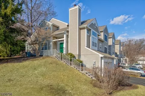40 Ridgewood Dr, Randolph, NJ 07869