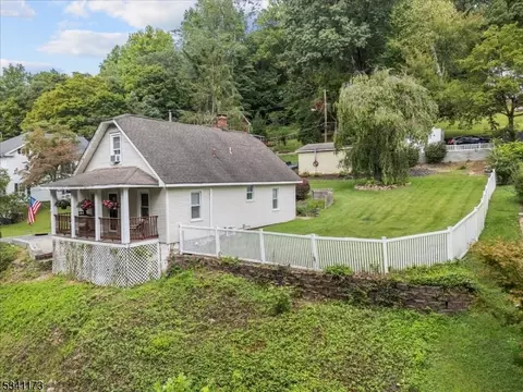 5 2nd St, Glen Gardner, NJ 08826