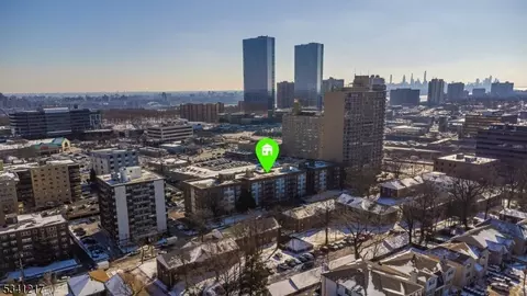 2160 Center Ave #4L, Fort Lee, NJ 07024