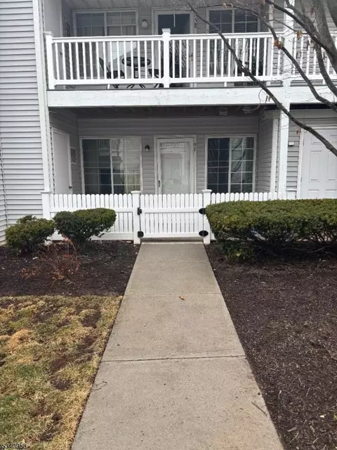 57 Village Green Rd, Bedminster, NJ 07921