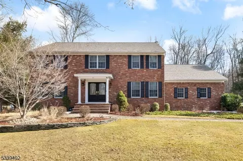 81 Dogwood Ter, Long Hill, NJ 07946