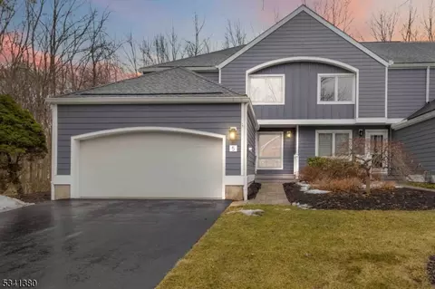 5 Sherwood Dr, Morristown, NJ 07960