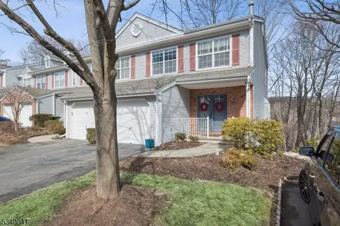 2 Hickory Way, Mount Arlington, NJ 07856
