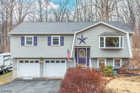 5 Black Oak Trl, Vernon, NJ 07462