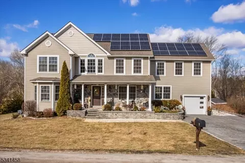 2 Davis Ter, Newton, NJ 07860