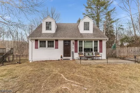 25 Billings Rd, Hopatcong, NJ 07843