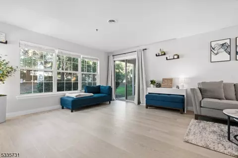 30 Collura Ln, Clifton, NJ 07012