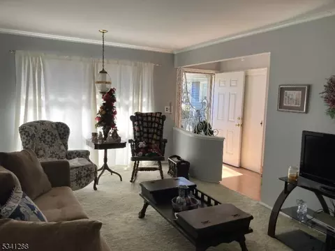 195 Concord Dr, Paramus, NJ 07652
