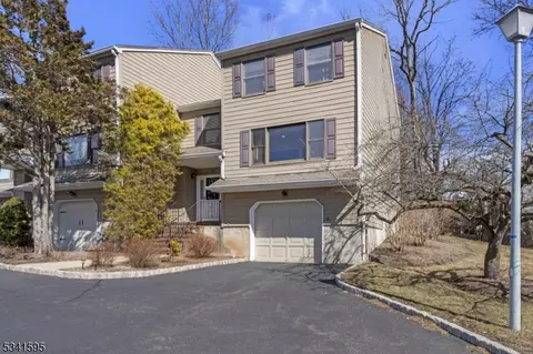 83 Sunrise Dr, Gillette, NJ 07933